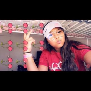 Meet your Posher, Mia